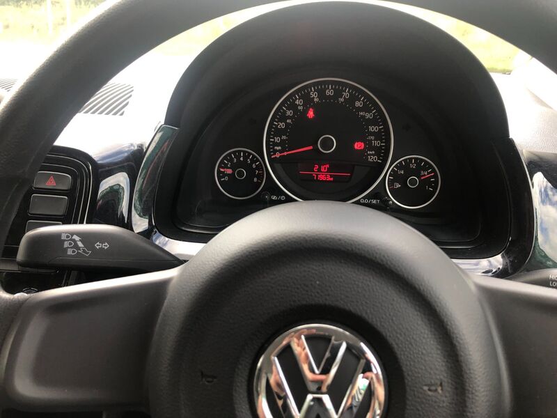 VOLKSWAGEN UP